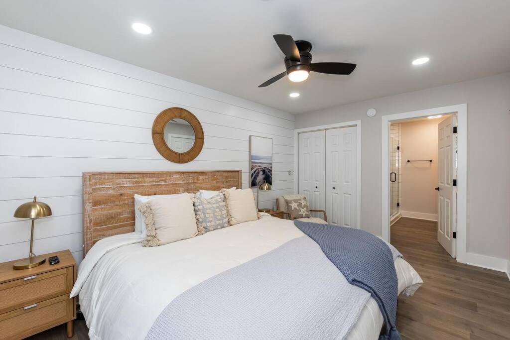 Island Joy - Newly Renovated/Walk To The Beach! Oak Island Luaran gambar