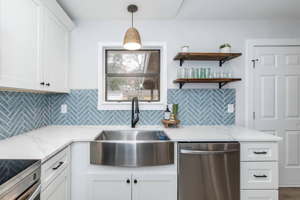 Island Joy - Newly Renovated/Walk To The Beach! Oak Island Luaran gambar
