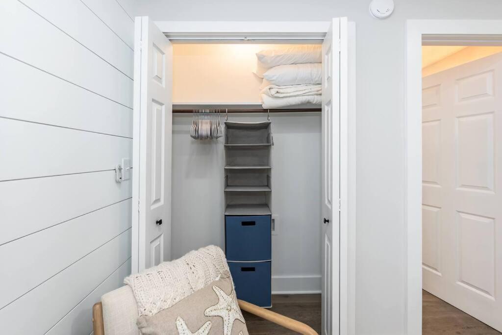 Island Joy - Newly Renovated/Walk To The Beach! Oak Island Luaran gambar