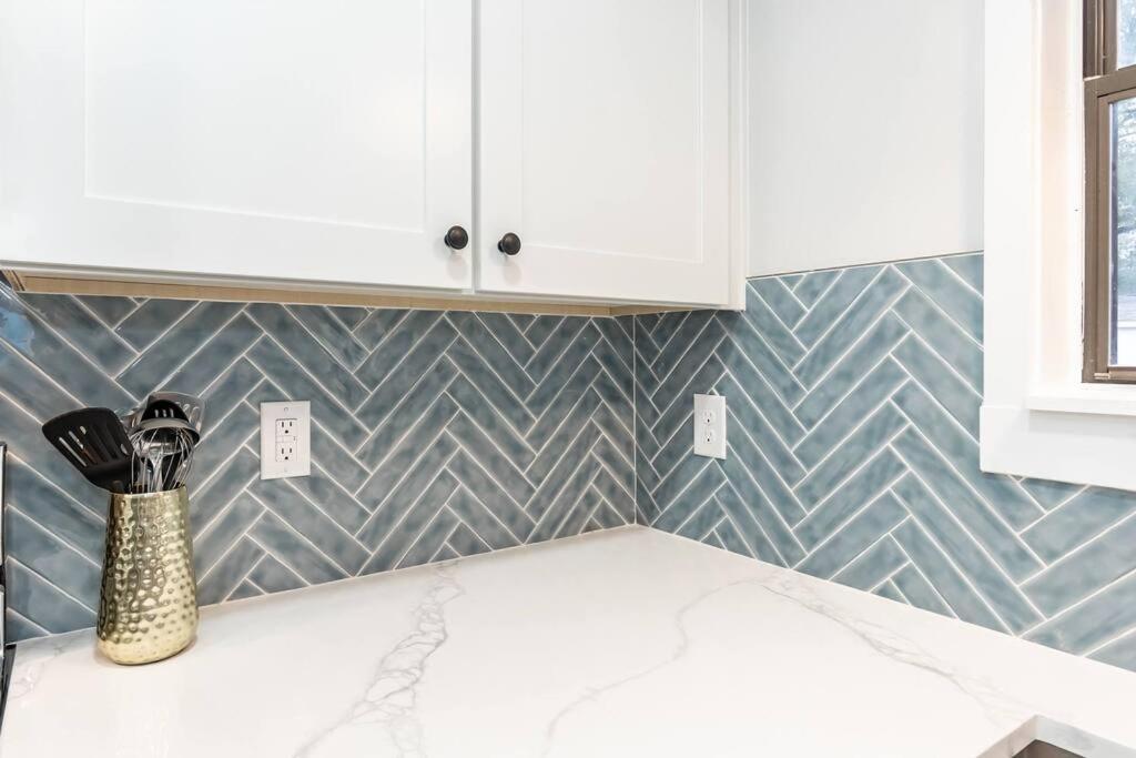 Island Joy - Newly Renovated/Walk To The Beach! Oak Island Luaran gambar