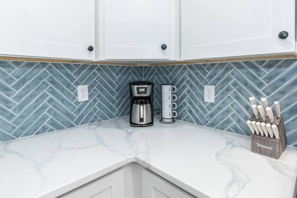 Island Joy - Newly Renovated/Walk To The Beach! Oak Island Luaran gambar