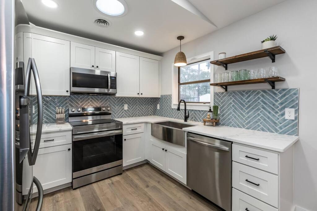 Island Joy - Newly Renovated/Walk To The Beach! Oak Island Luaran gambar
