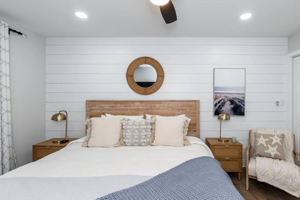 Island Joy - Newly Renovated/Walk To The Beach! Oak Island Luaran gambar