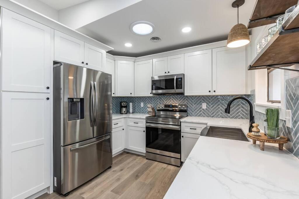 Island Joy - Newly Renovated/Walk To The Beach! Oak Island Luaran gambar