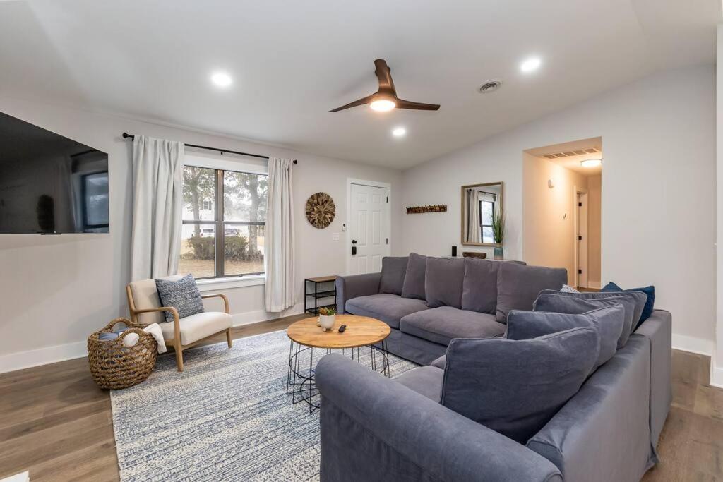 Island Joy - Newly Renovated/Walk To The Beach! Oak Island Luaran gambar