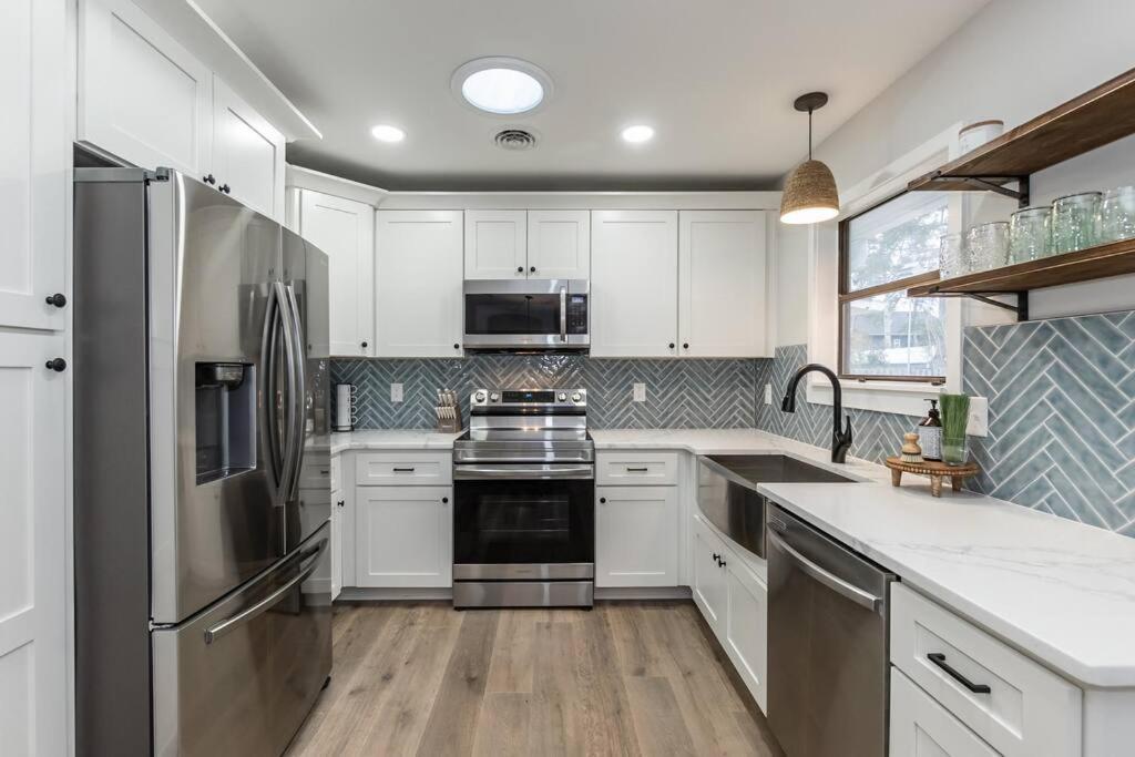 Island Joy - Newly Renovated/Walk To The Beach! Oak Island Luaran gambar